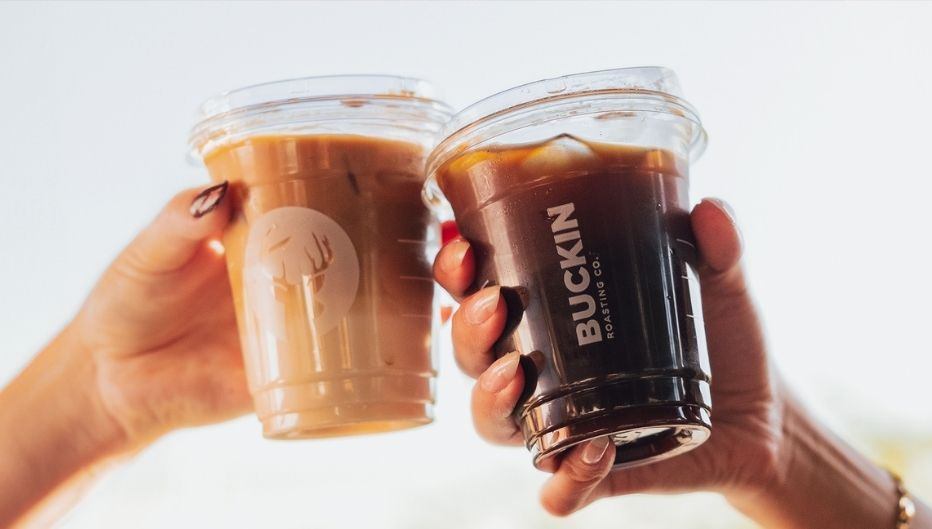 Buckin Coffee'de Kahve Yanında Tatlı Öğrencilere Bedava